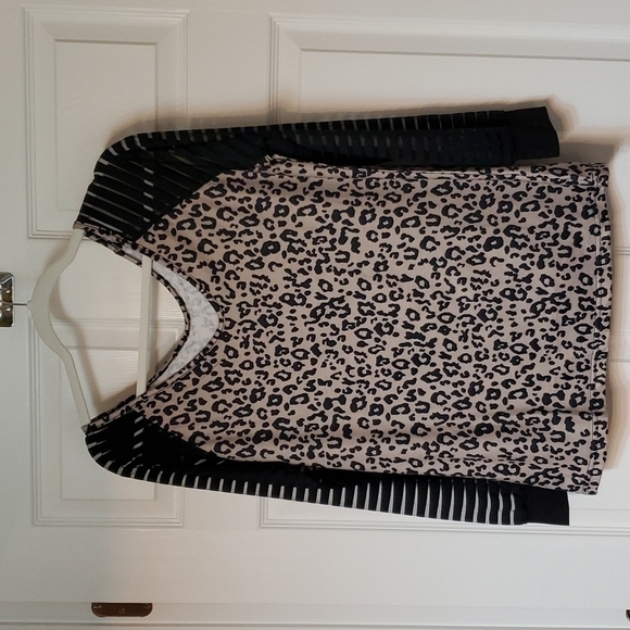 Animal print shirt peekaboo boo sleeve Small unbranded - Picture 1 of 5